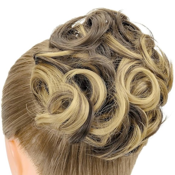 Messy bun hair extension - Picture 2 of 4